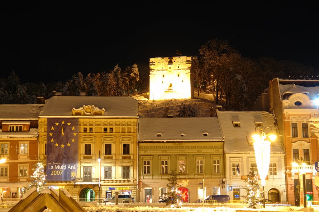 Brasov - Turnul alb - White Tower (seen from Piata Sfatului) by mariantita