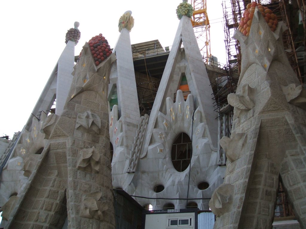 Sagrada familia colors by puntogpfm