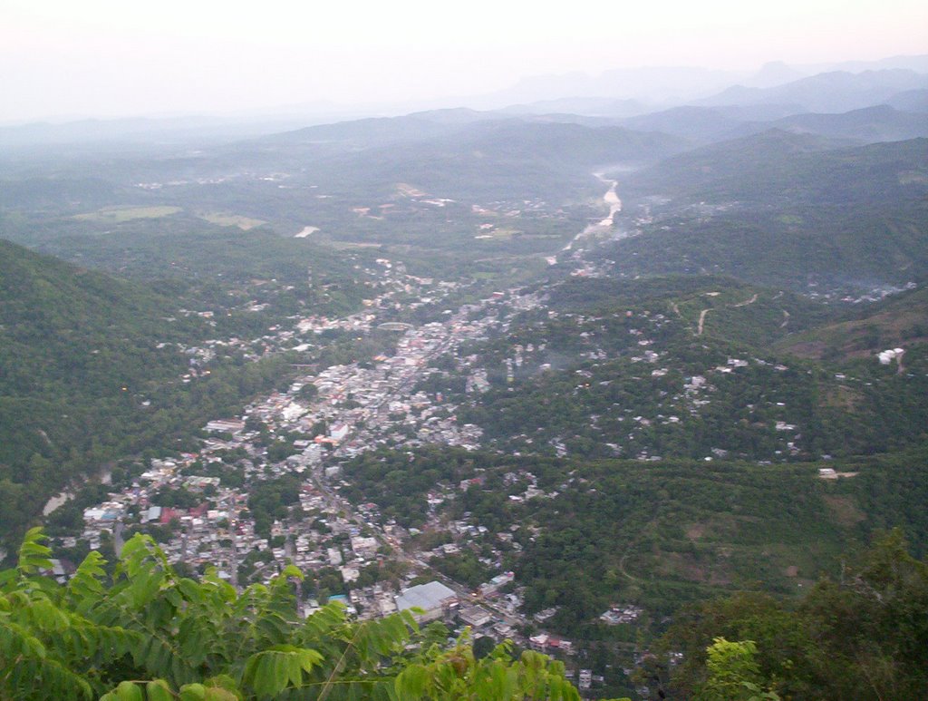 Panoramica de la Ciudad desde el Cerro de la Cruz by Guillermo Jimenez Cruz