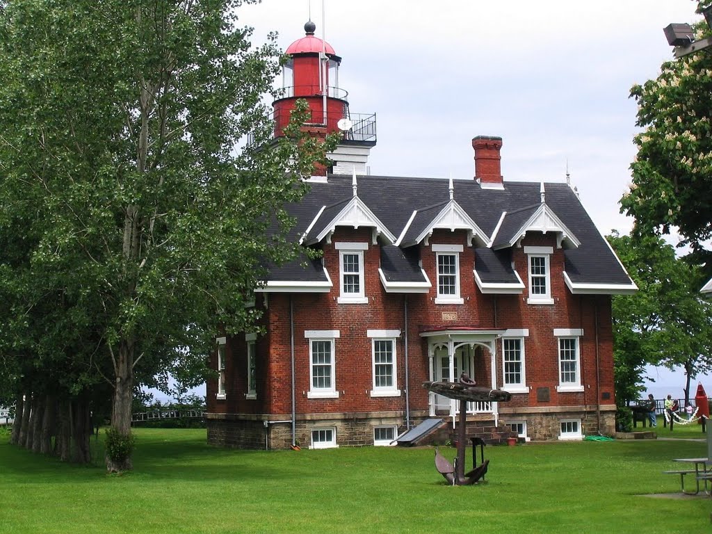 Dunkirk Lighthouse by jacrabit