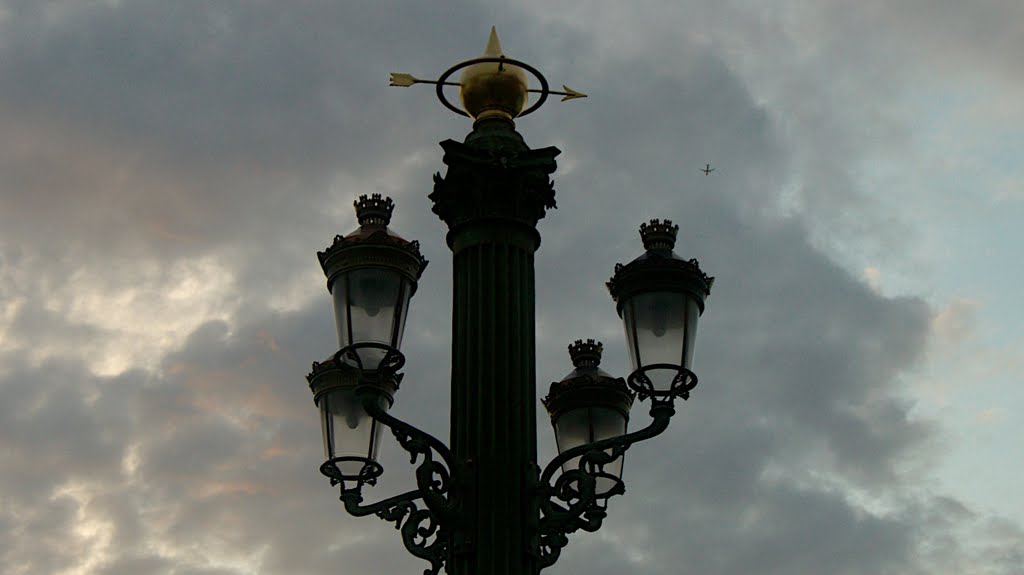 La Garenne Colombes - la Colonne ( février 2010 ) by dydi92