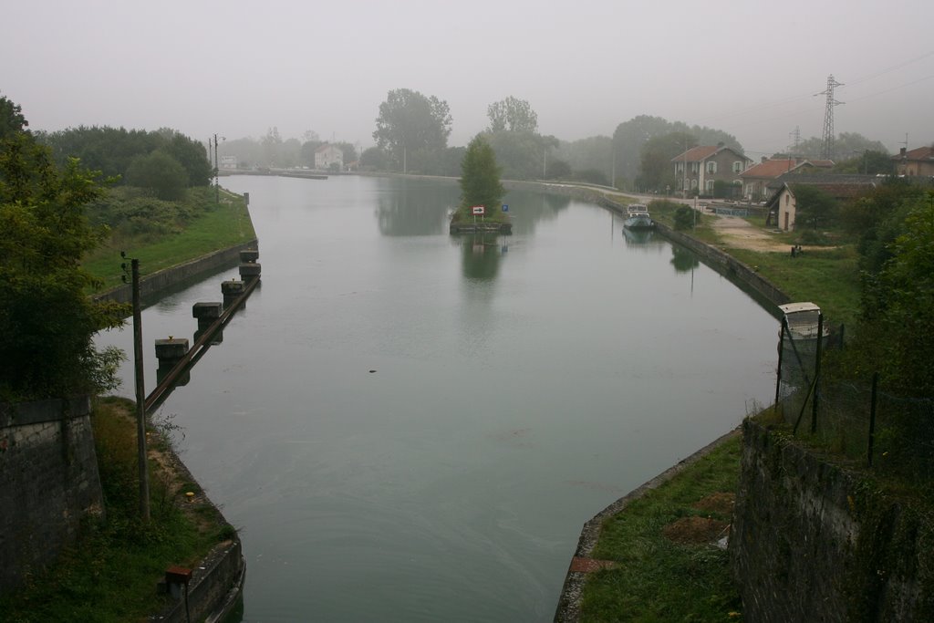 Tunnel de Foug, Canal de la Marne au Rhin by www.binnenvaartinbeeld.com