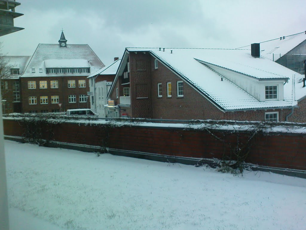 Blick auf die Rodomstorschule vom Vierschllingsberg by Funnelwebspider