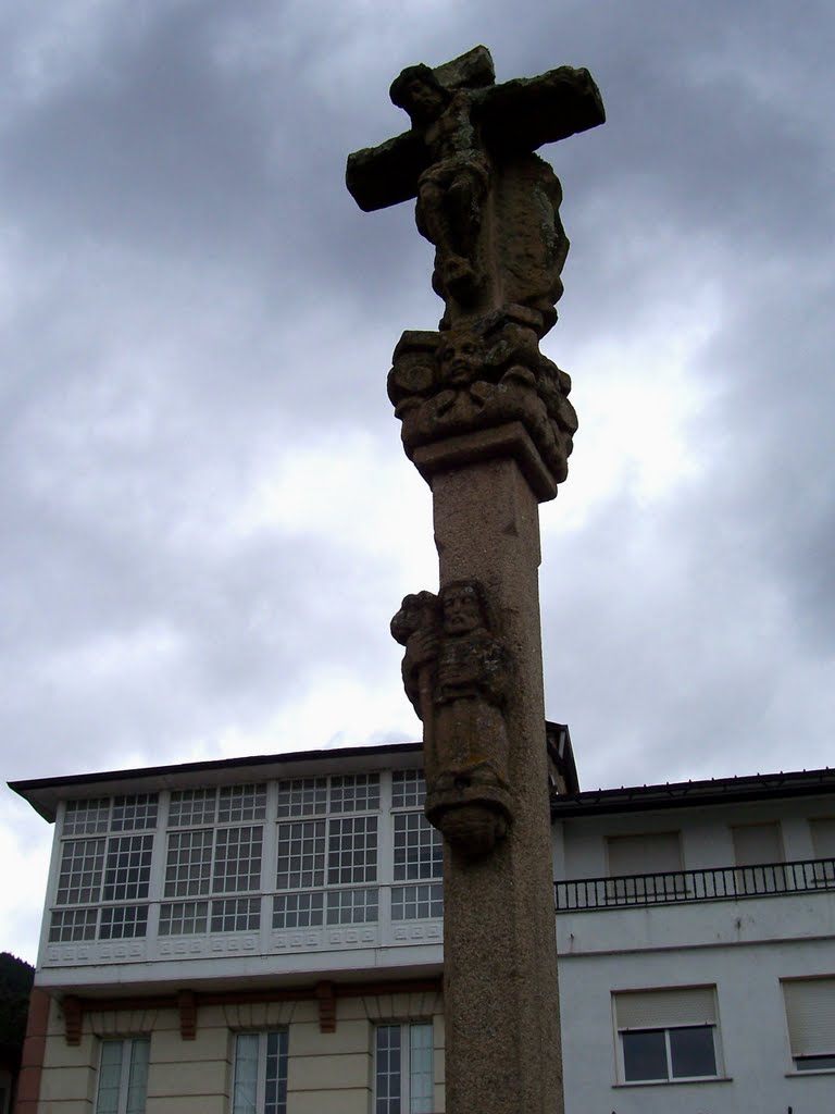 Cruceiro. Plaza de S. Martiño-Quiroga by mrslcanta