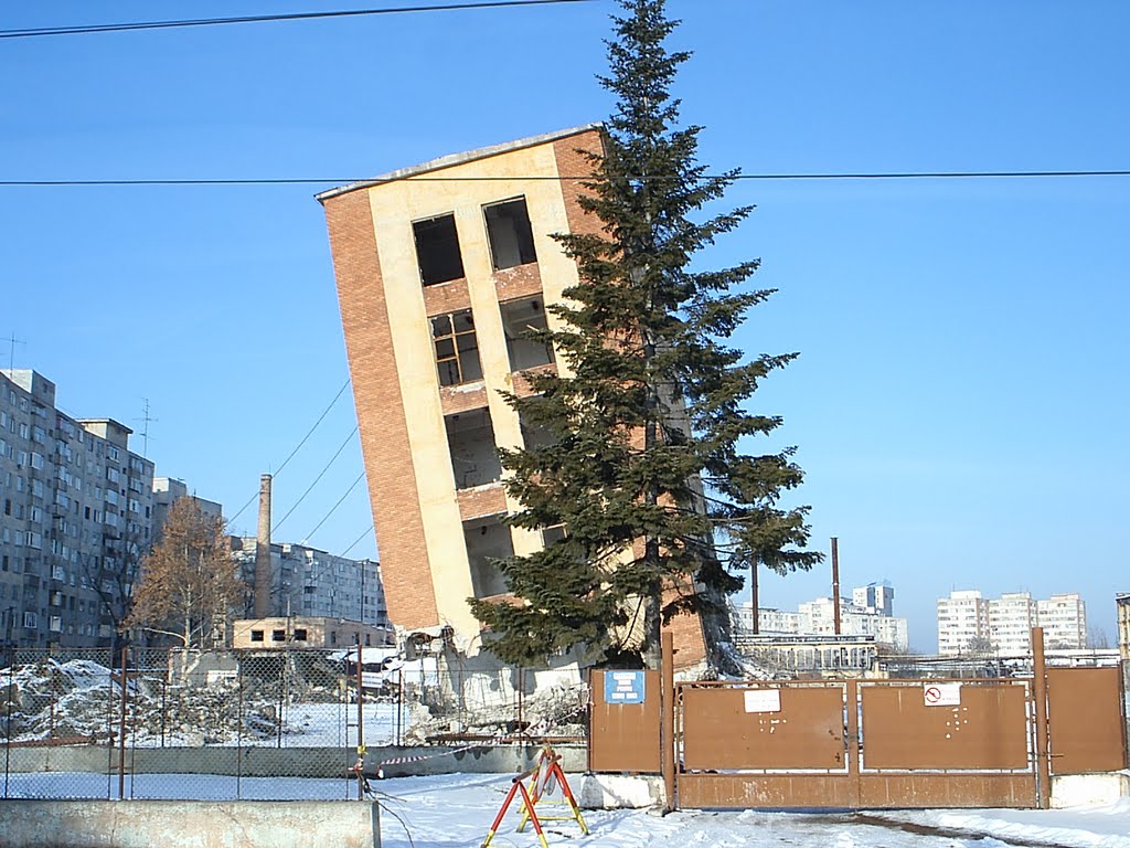 Silozul Begapam in timpul demolarii by Pisu