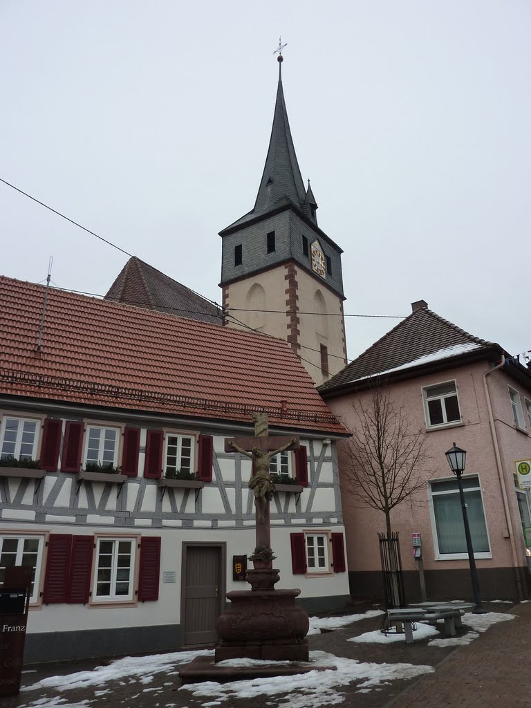 Kruzifix und Kirche - in Tiefenbronn by Panzerknacker