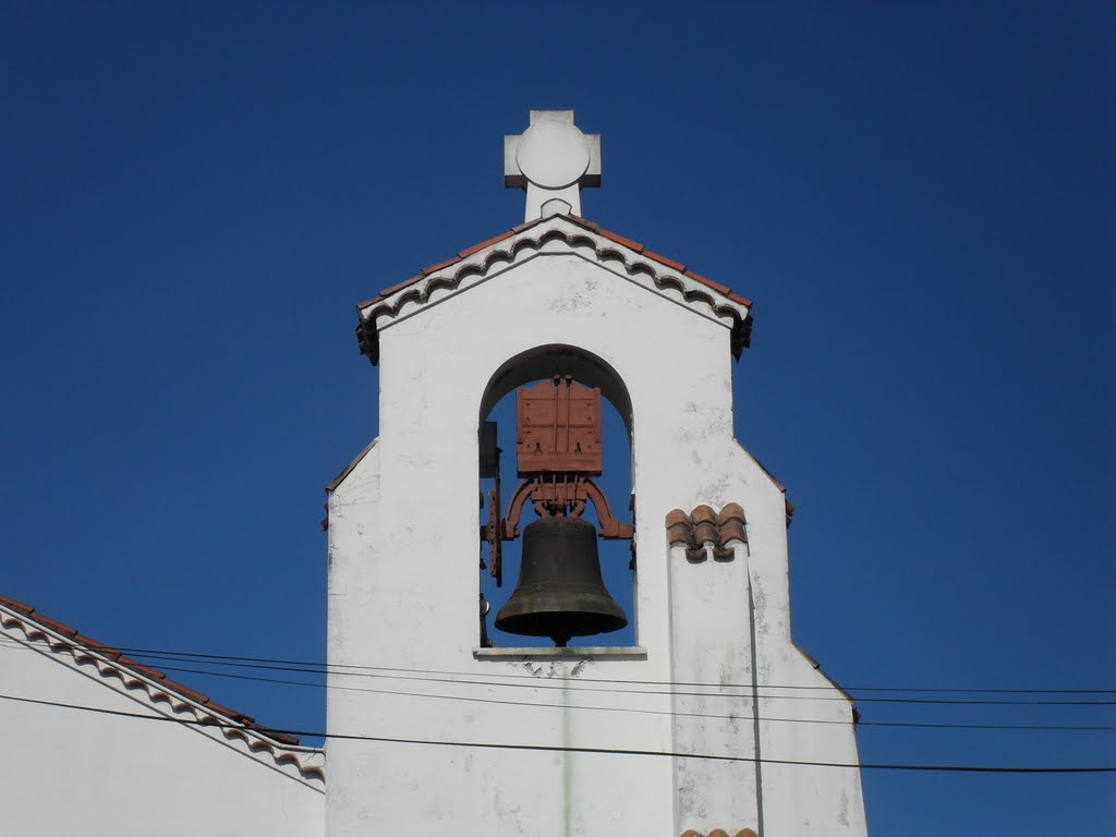 Cloche de l'église st thérése "la négresse" by david ollagnon