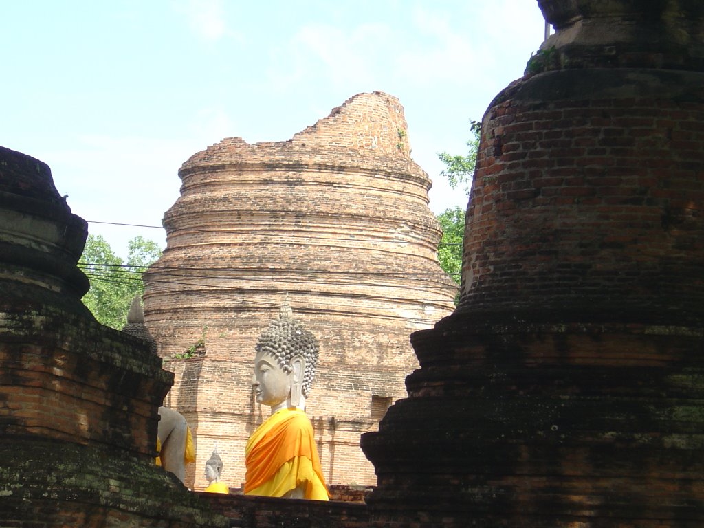 Thailand Central Ayutthaya sitting Buddha by chezandy