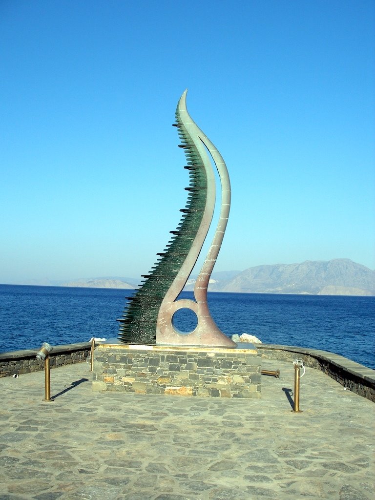 A statue in Agios Nikolaos by Daniel Tihanyi