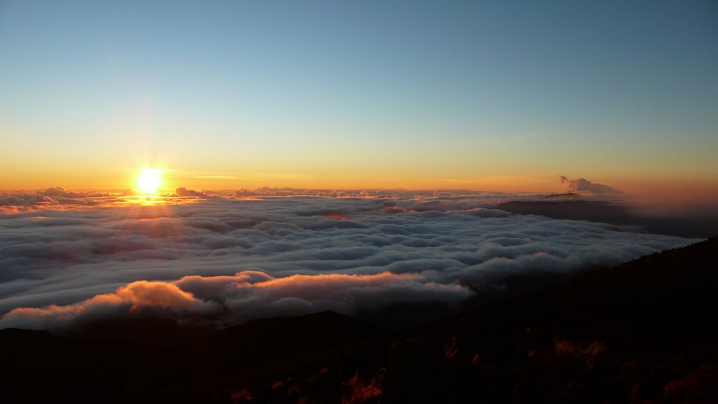 Sunrise Piton des Neiges by Urkel