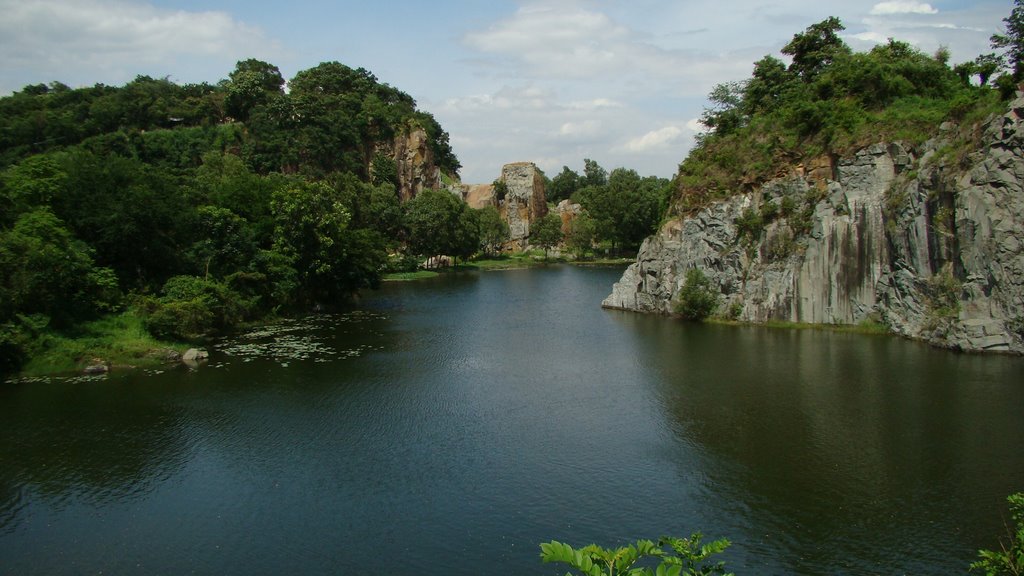 Lòng hồ Bửu Long by Trịnh Minh Nhựt