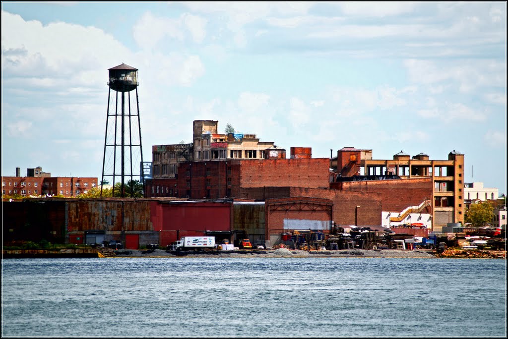 Greenpoint Waterfront from Greenpoint Avenue to Oak Street (with the Milton Street Water Tank), seen from Stuyvesant Cove - Brooklyn, NY - September 2008 by LuciaM