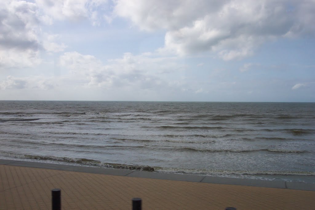 Belgium : Oostend : Beach near Mariakerke by tinawaldo