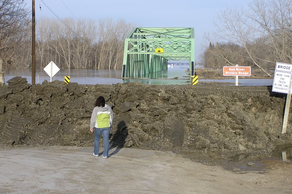 2009 flood in St Jean MB by Larryk