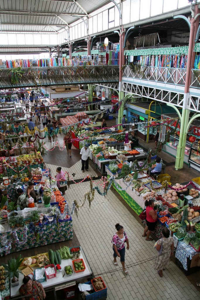 Marché de Papeete, Papeʻete, Tahiti, Archipel de la Société, Polynésie française, France by Hans Sterkendries