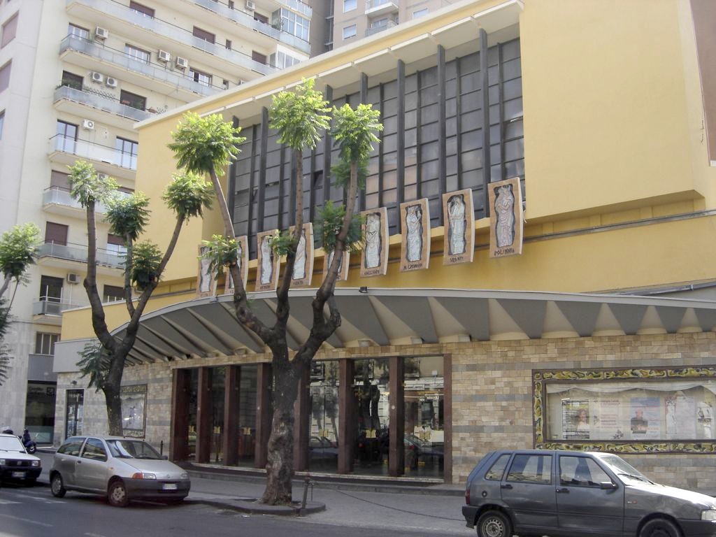 Teatro Metropolitan by Ettore M