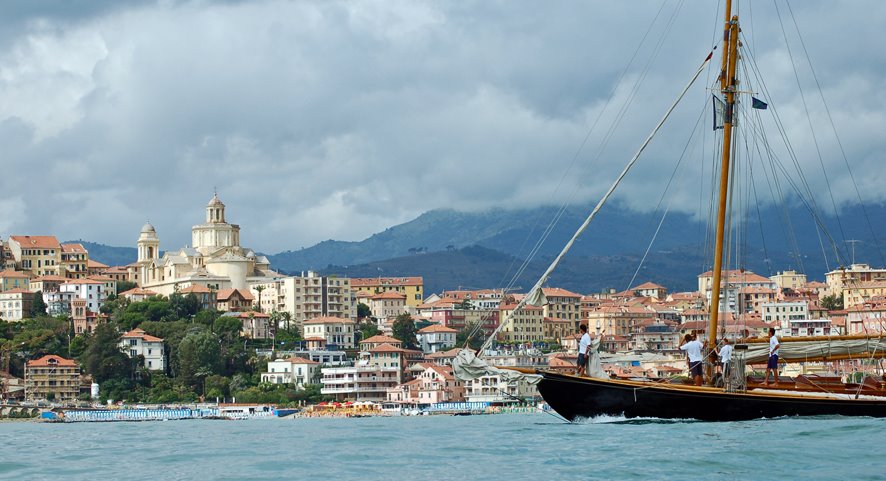 Porto Maurizio dal mare by A.Cortose