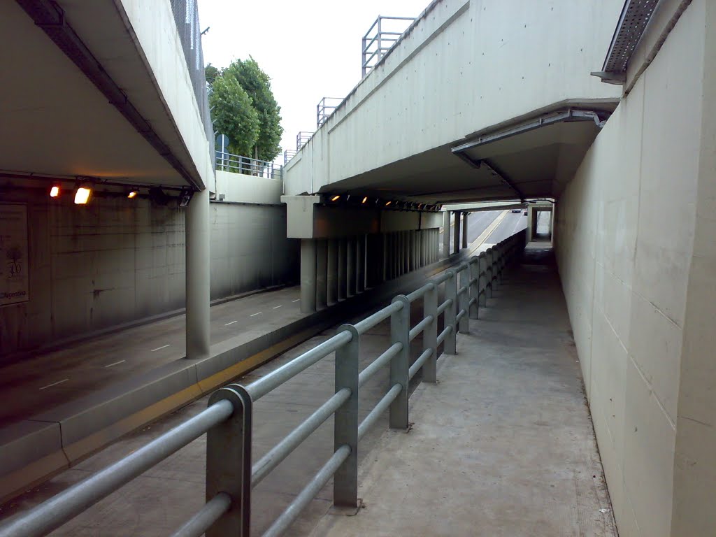 Tunel de Beccar IN by Alejandro Venturutti