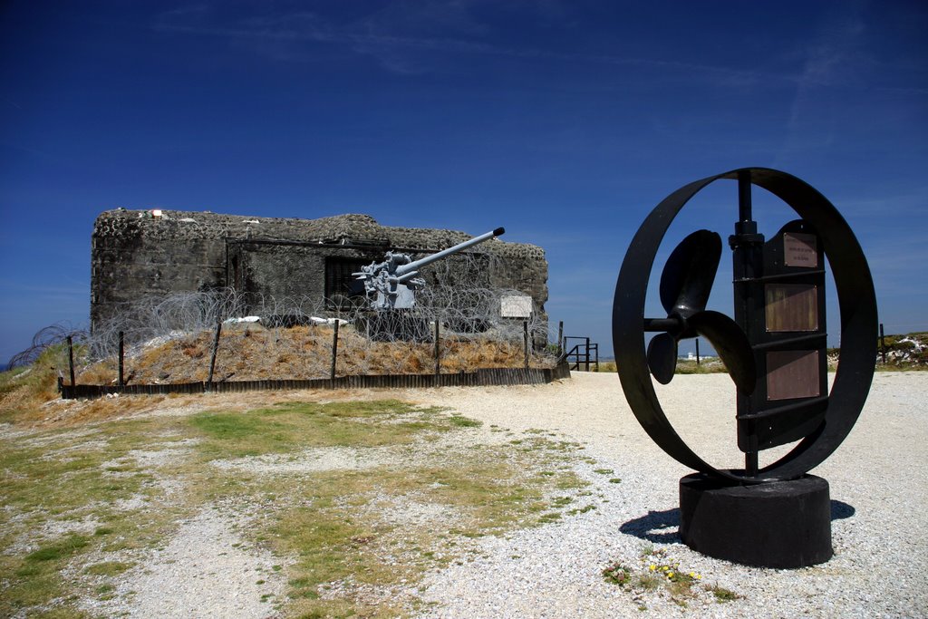 Musée militaire près de la pointe de Penhir by Jean-Luc Garotin