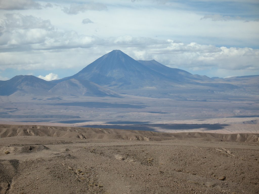 Volcan Licancabur by Jorge Ossandón