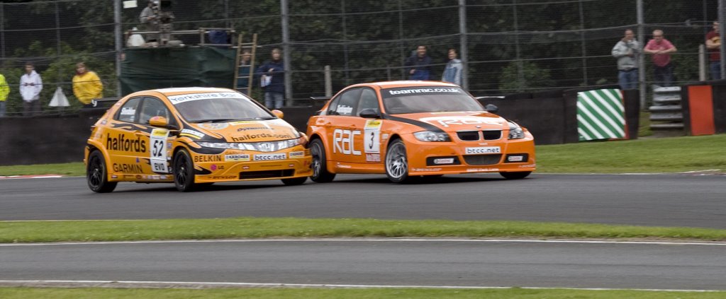 Oulton Park Race Track - Touring Cars 2007 by dotsndots