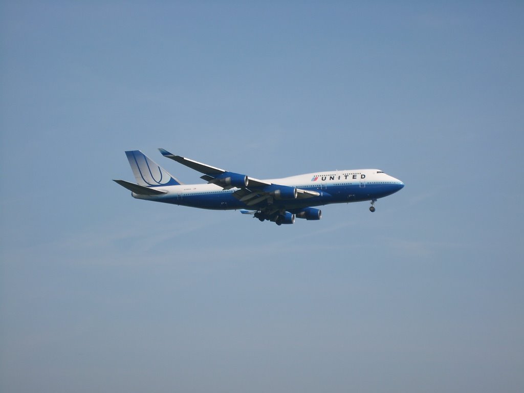 United Airlines Boeing 747-400 im Landeanflug auf Frankfurt by ch84at