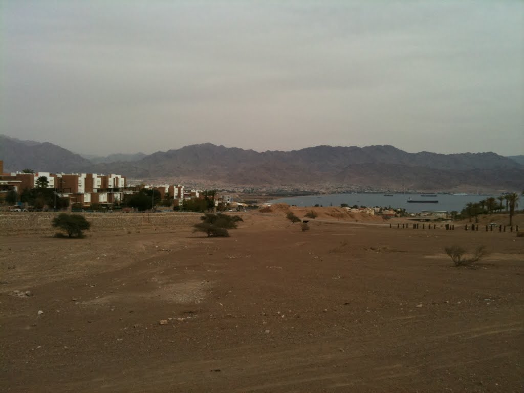 Eilat Gulf, Aqaba on the other side. by Dmitry Shleymovich