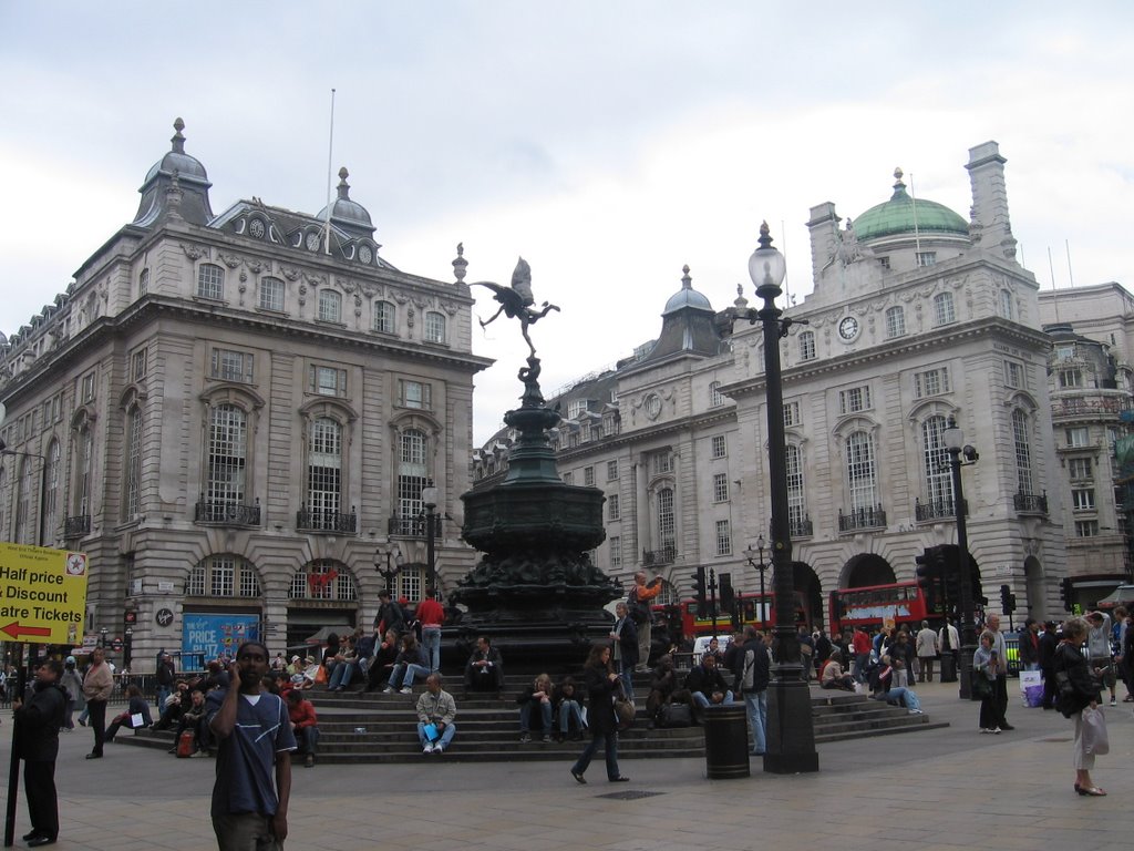 Picadilly Circus by Iñaki Lasa Rodríguez