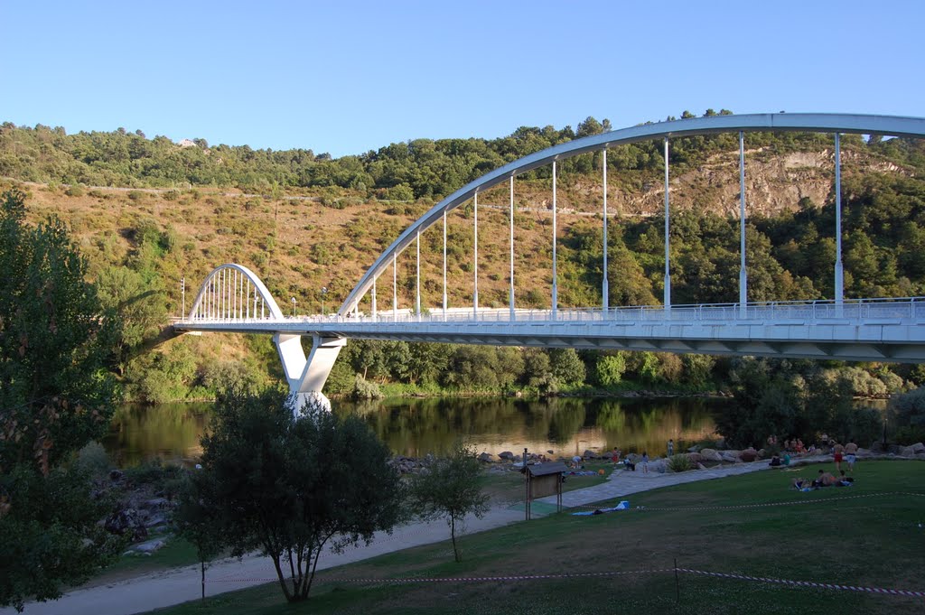 Puente sobre el Miño. Ourense by AngelPandoT