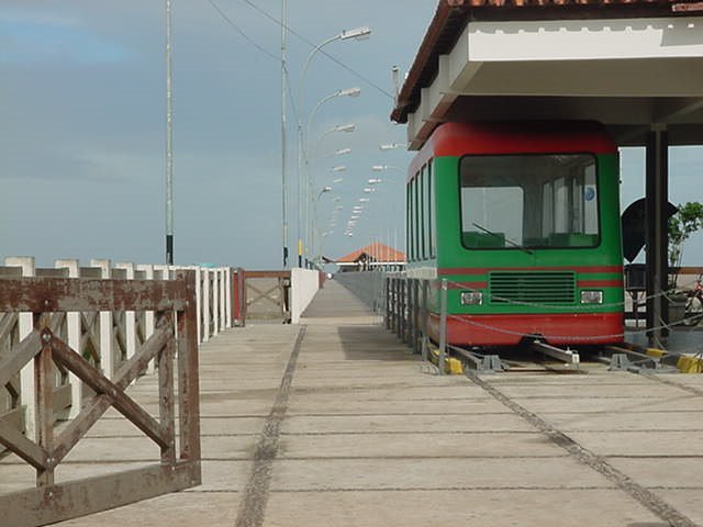 Bondinho do Trapiche Eliezer Levy na orla de Macapá-AP (08/2003) by David e Brenna Alves