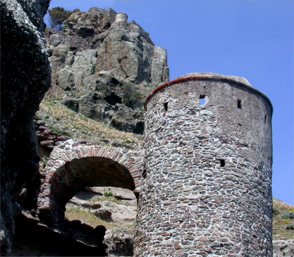 2003, isola di Capraia, Torretta del Bagno by Giovanni Mirgovi