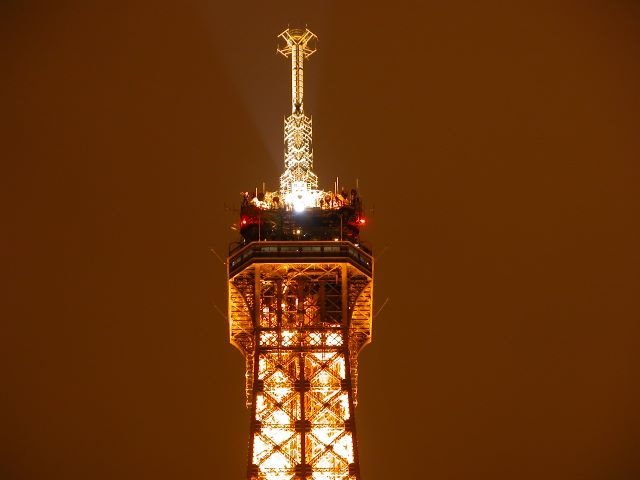 Eiffeltower by Night by Peter van de Haar