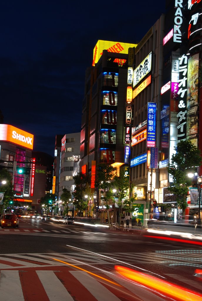 Shibuya street by Jose Luis Blasco