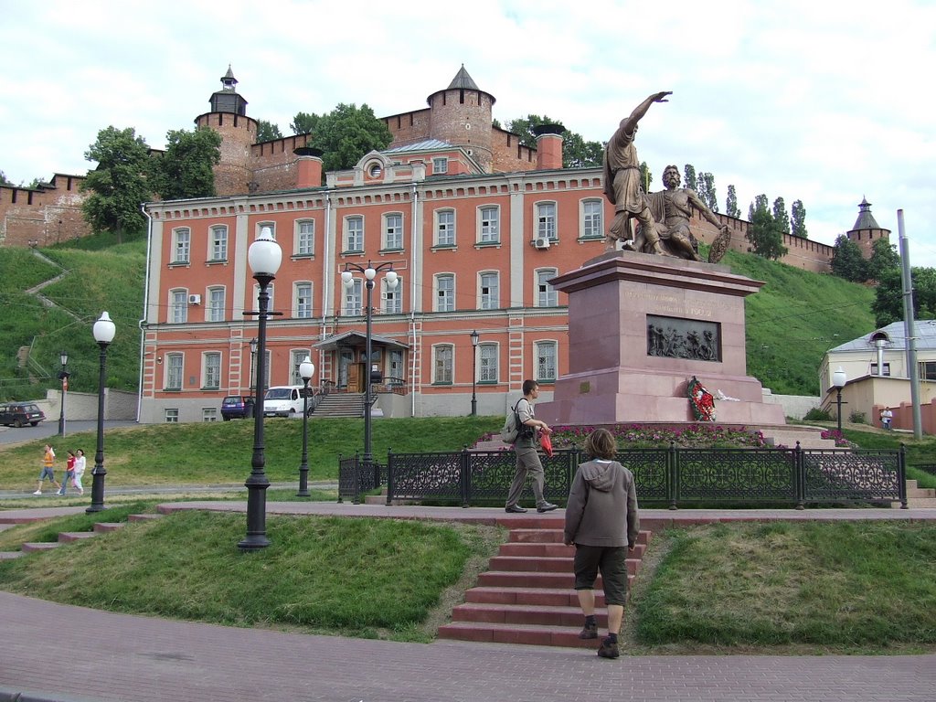 Nizhniy Novgorod: Minin and Pozharskiy memorial with the Kremlin skyline behind by GenadiG