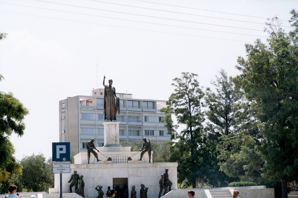 Freedom monument by Willem Nabuurs