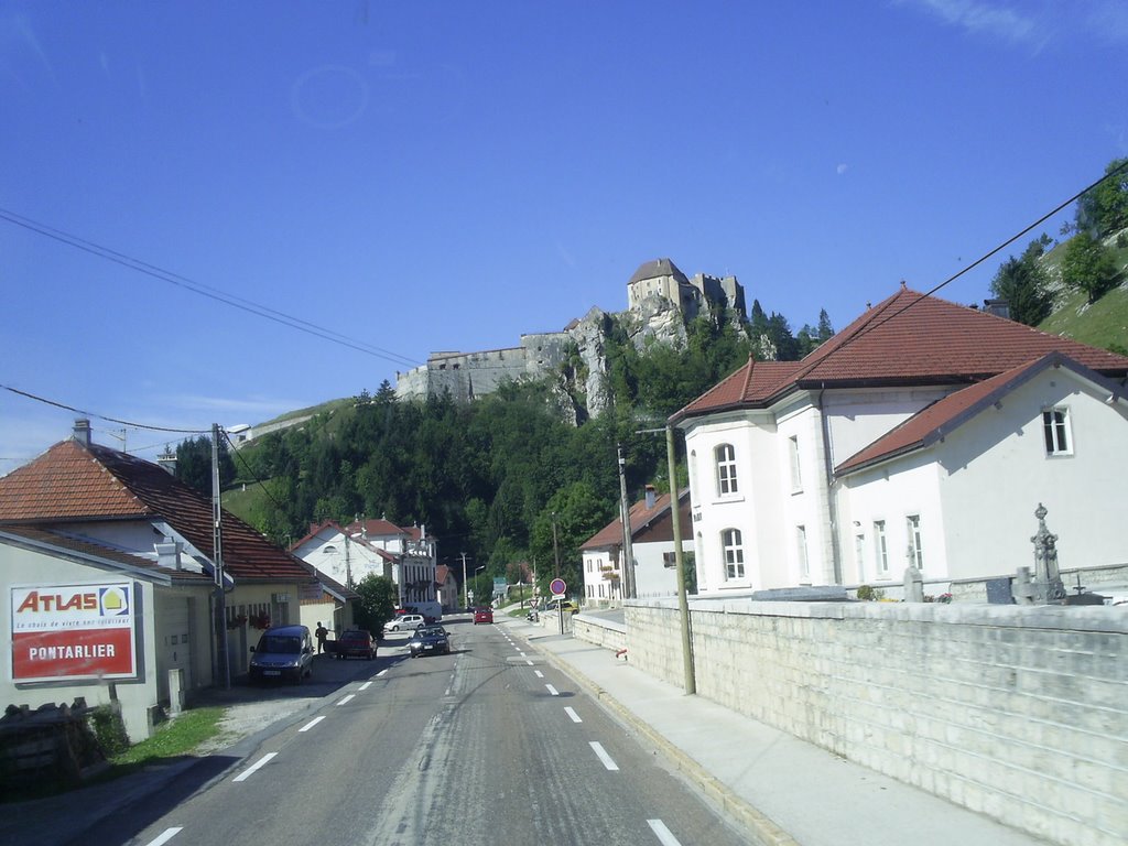 Chateau de Joux bei Pontarlier, Frankreich by leasingsachse