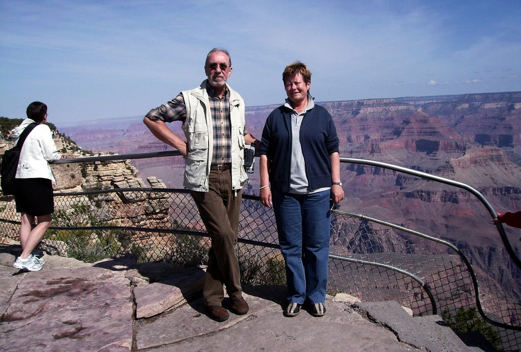 Margret & Manny at Grand Canyon by mannybausw