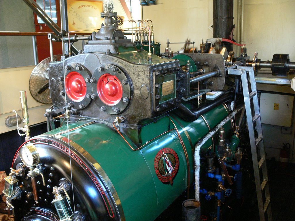 Emmylou's steam engine ( Marshall 16HP ) by Craig Ward