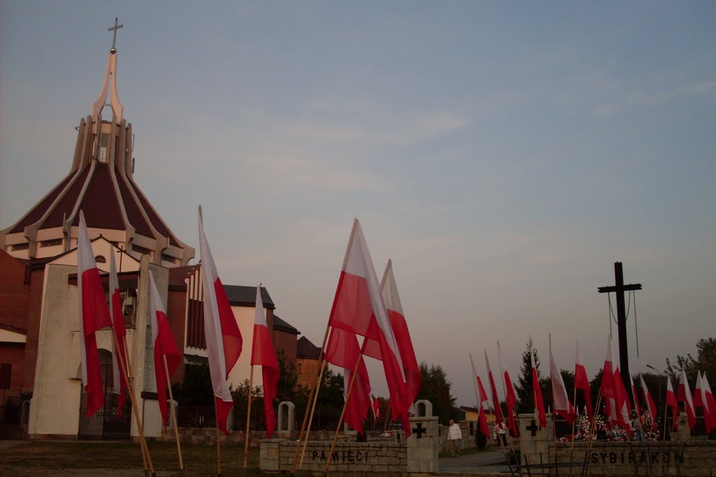 Pomnik Sybiraków przy kościele św. Ducha by Adam G.