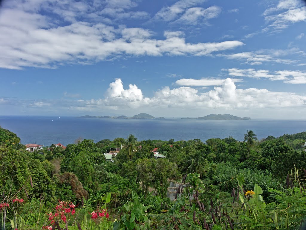 Les Saintes - Vue de la Guadeloupe by alphabravo51