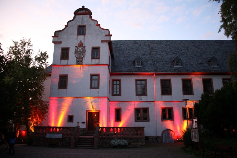 Ober-Mörlen Schloss Ilumination 2009 - Ansicht aus Süd by Andreas Geck