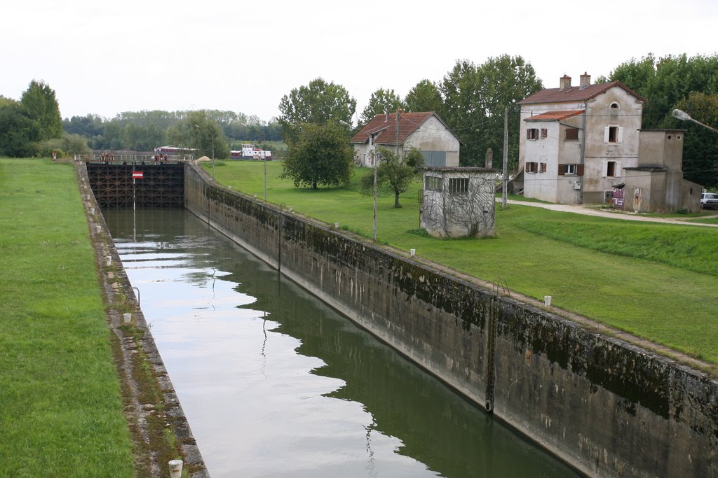 Ancienne écluse de Verdun sur le Doubs by www.binnenvaartinbeeld.com