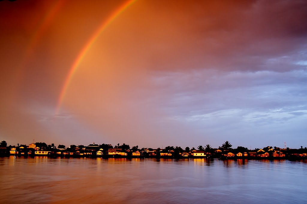 Bianglala di atas Kapuas Rainbow Over Kapuas River Pontianak, Kalimantan, Indonesia by nizar kauzar