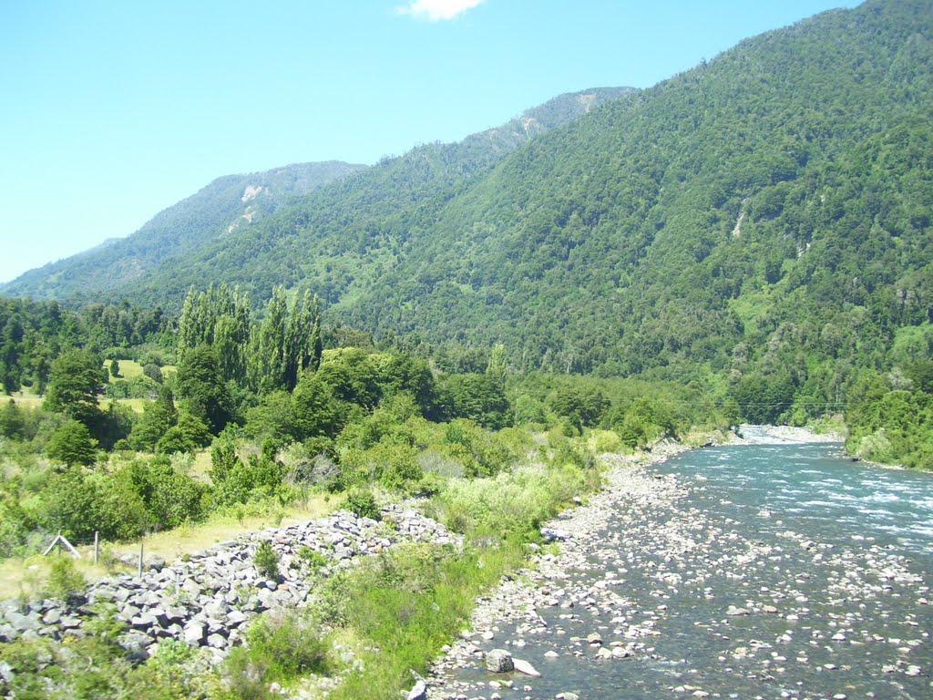 Río Golgol by Juan Tolosa