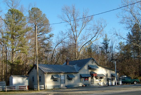 Gas Station/Store, Hanover Courthouse VA by r.w.dawson