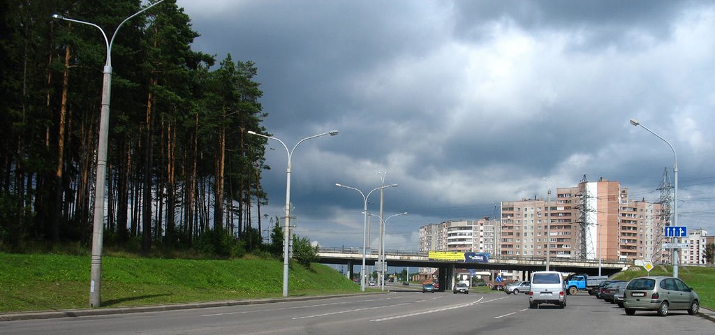 Hintaŭta street in Miensk near beltway by Andrej Kuźniečyk