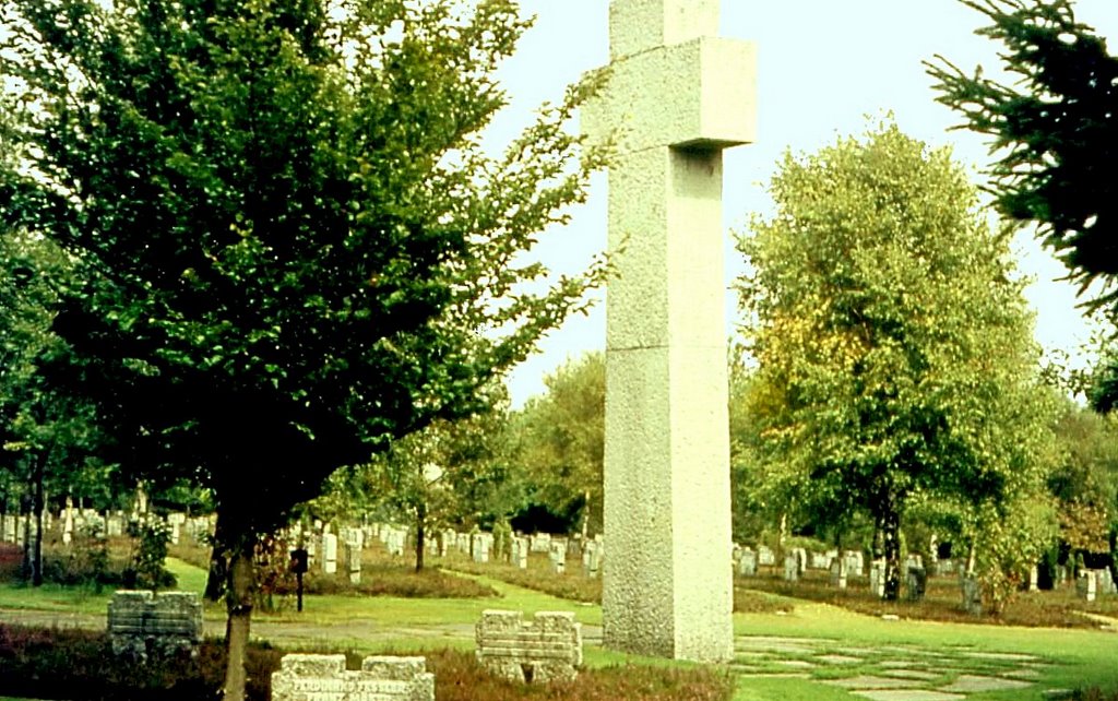 Eifel - Soldatenfriedhof Hürtgenwald by Franz Schiffers