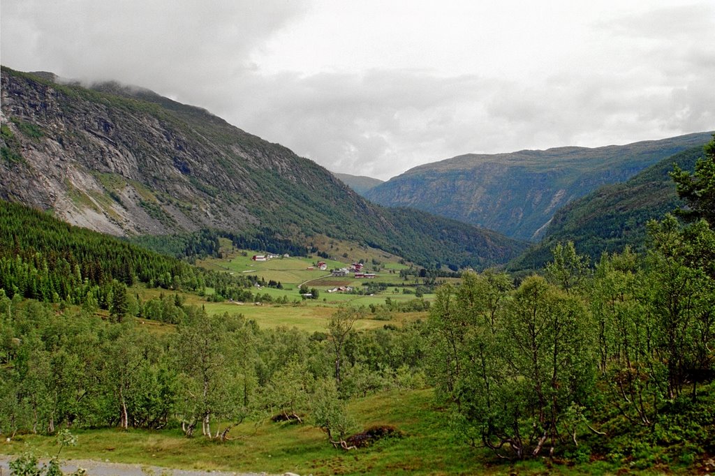 Leirdal in Jostedalen, seen from Tunsbergsvatnet by Bo Eide