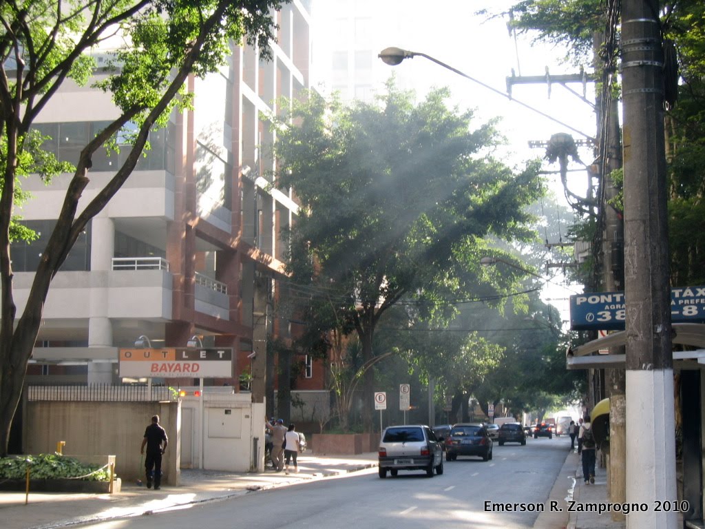 Rua do Rocío, Vila Olímpia by Emerson R. Zamprogno