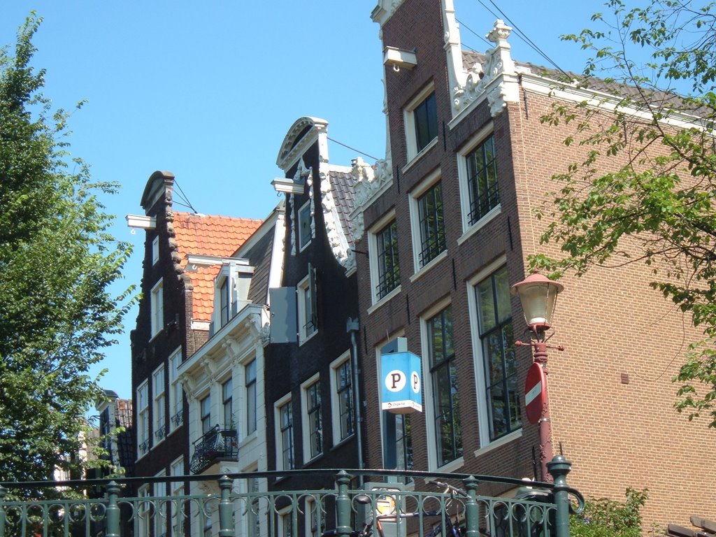 Canalside houses by ggevans